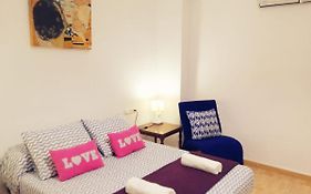 Central Apartment In Valencia With Wifi + Parking.